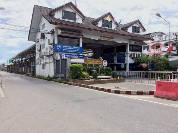 And since I was in Mae Sot, I rode up to the Thai-Myanmar border. That's the Thai immigration block.