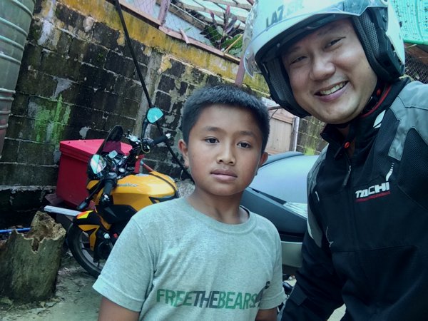 I reached the parking area at the falls. This little guy demanded 2,000kips for the parking fee. After I gave him the money, I demanded for a photograph in return.
