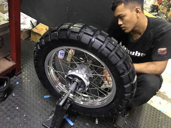New Shoes for the G650GS Sertao – Shinko 804/805 Off-Road Biased