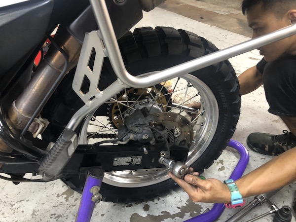 New Shoes for the G650GS Sertao – Shinko 804/805 Off-Road Biased Tires –  Ramblings of a Singapore Biker Boy