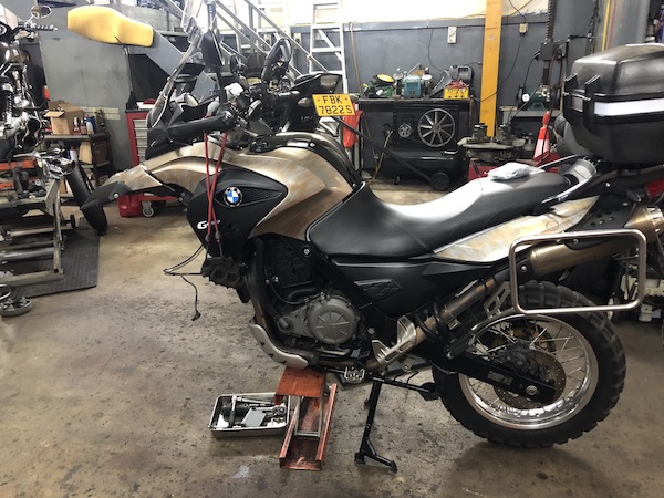 New Shoes for the G650GS Sertao – Shinko 804/805 Off-Road Biased